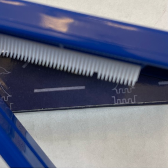 Nobel Hall Safety Ribbon Shredder about 3 inches - Picture 5 of 6